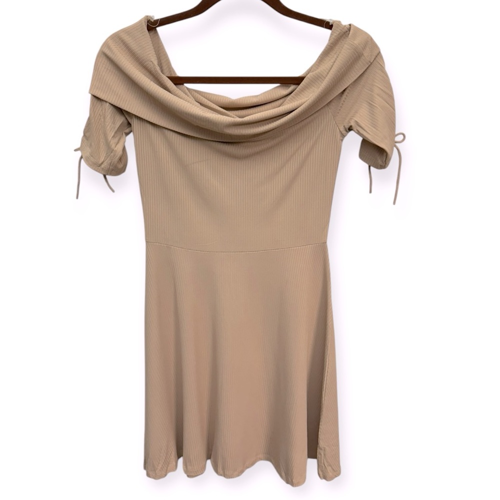 Hayden Women’s Nude Stretchy Ribbed Off the Shoulder Dress Size S
15”PTP. 30”L.
